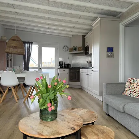 بيت للعطل Happy, Vakantiewoning Op Loopafstand & Duinen! *